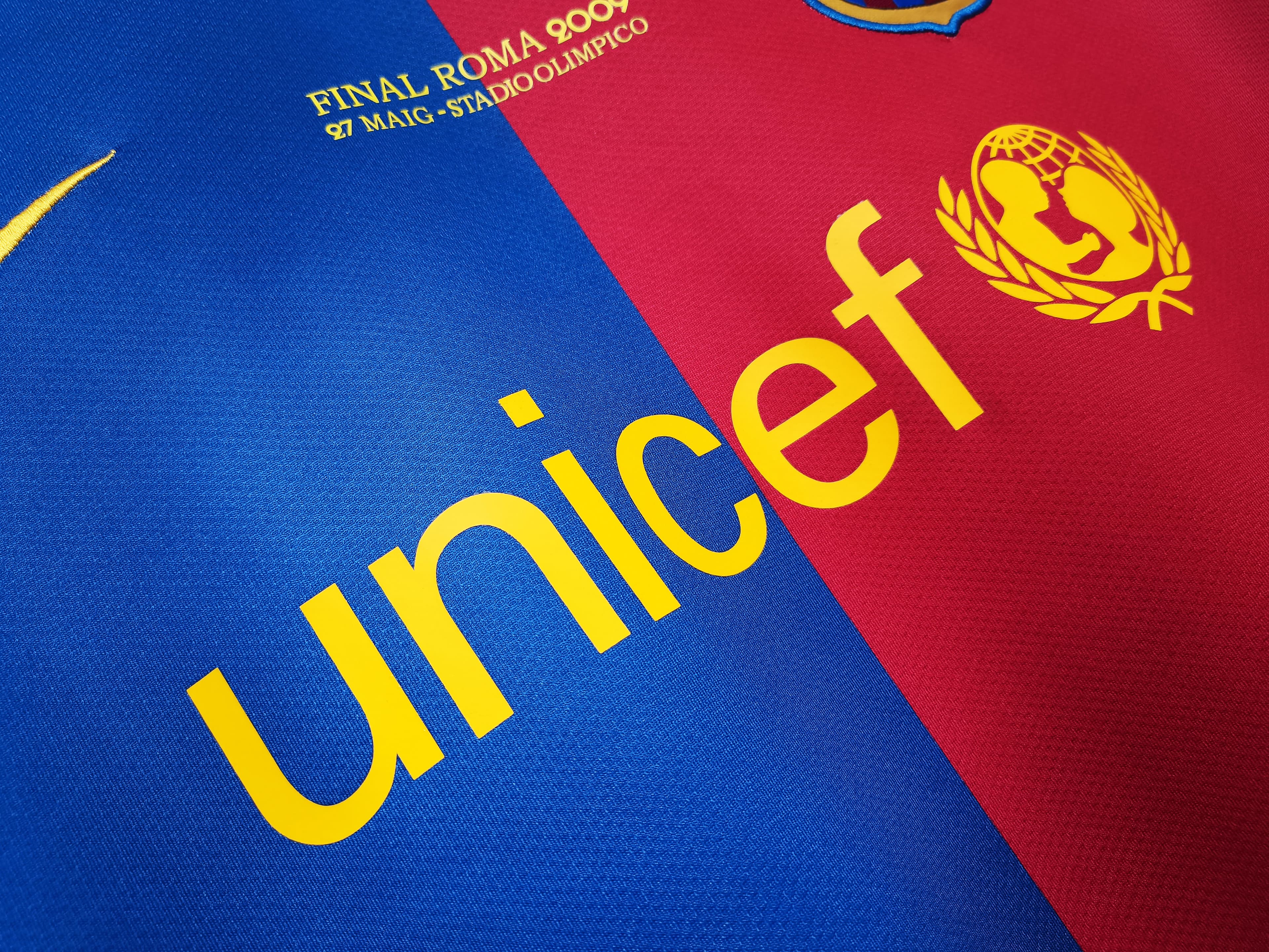 2008-09 Messi Barcelona Home Kit 5