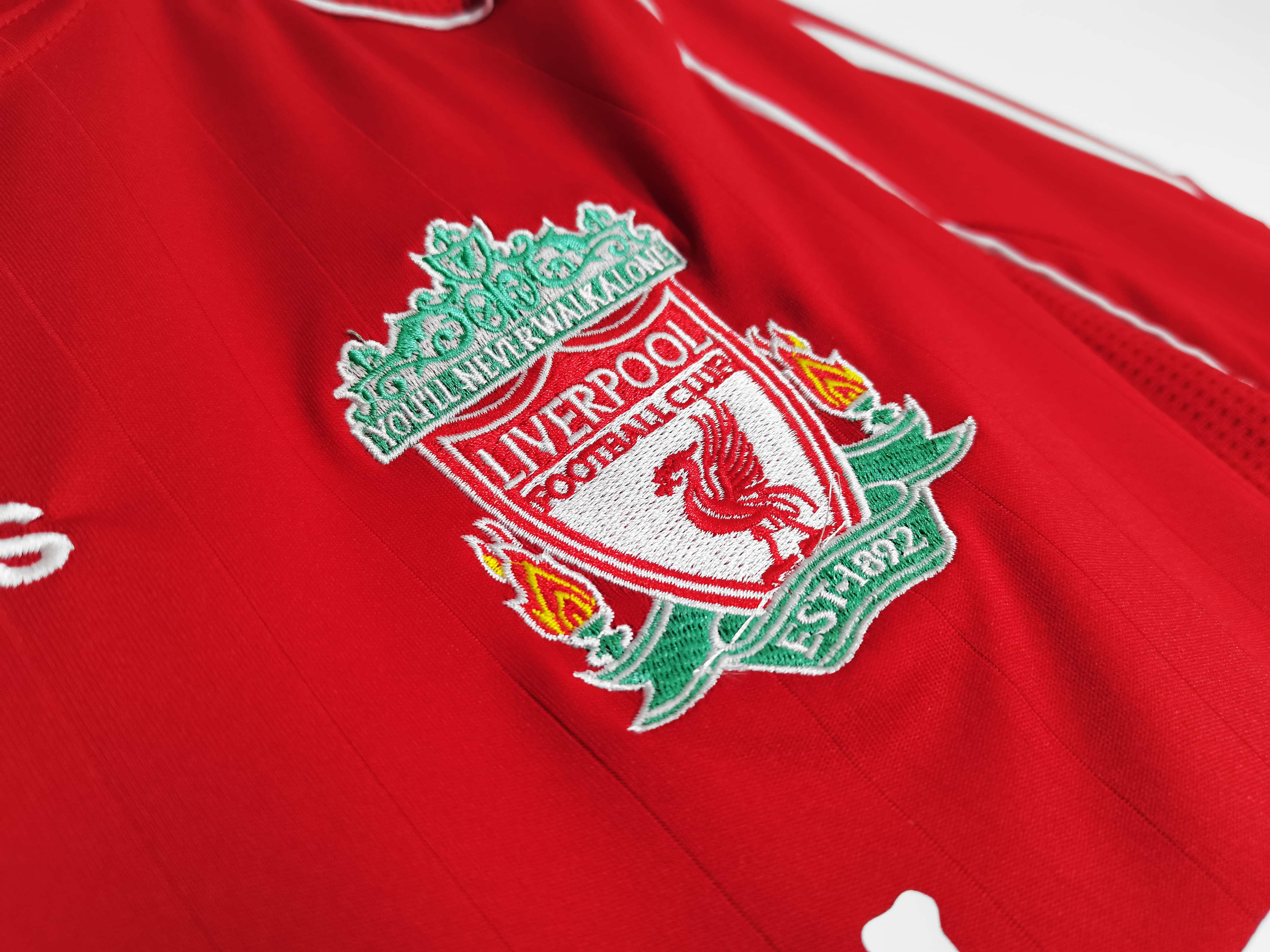 2006-07 Gerrard Liverpool Home Kit 4