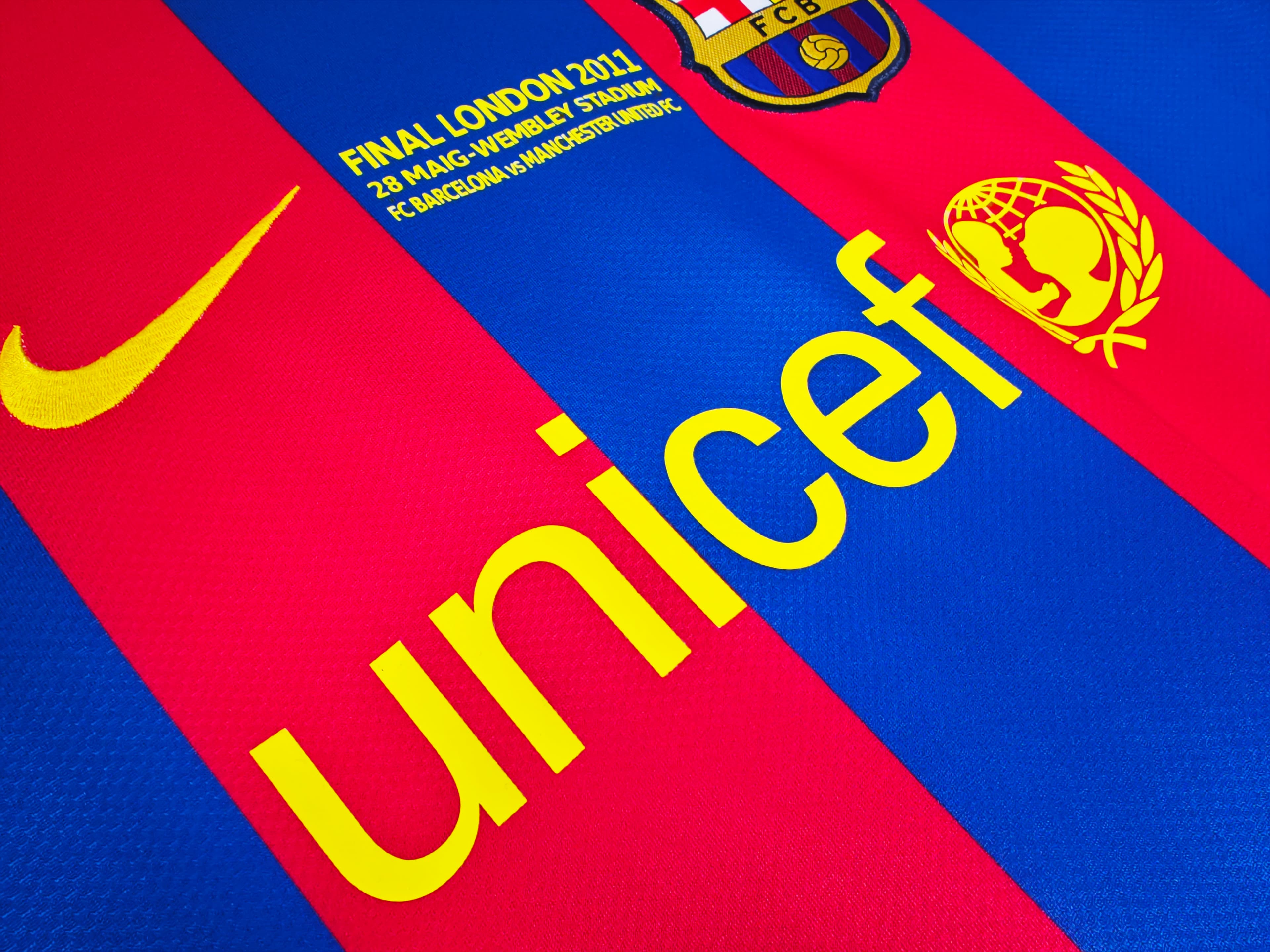 2010-11 Messi Barcelona Home Kit 4